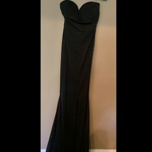 Women’s black strapless formal dress